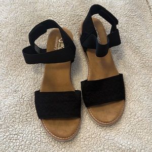 Memory foam sandals